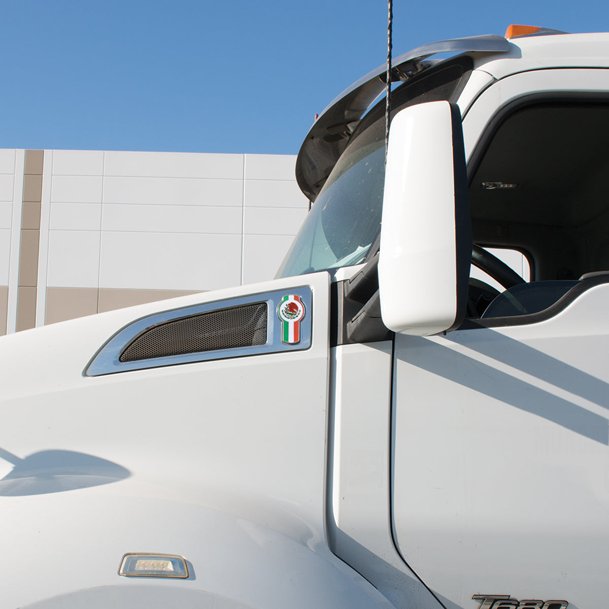 Chrome Die Cast Mexico Flag Emblem Fits Kenworth T680 & T880