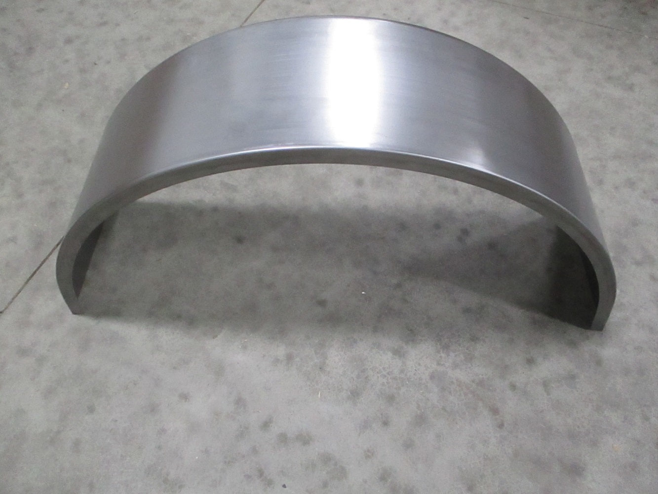 (1) Single Round Smooth 16 Gauge Steel Cargo Trailer Fender 32"L 15"H 9"W